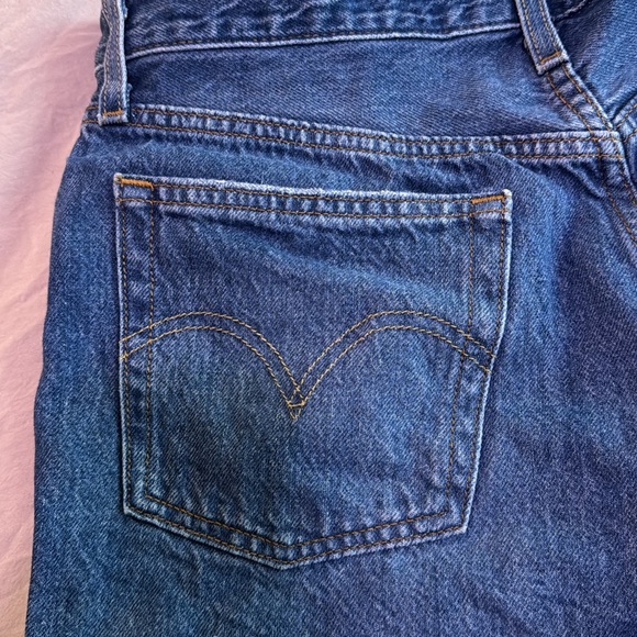 Vintage Levi 501 shorts with raw hem - Picture 6 of 10